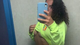 JoannieFit spreads her pussy wide and takes deep strokes with moans