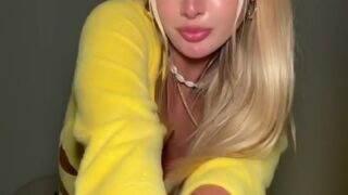 OnlyFans nude leak – Lily Lanes on bed taking it rough