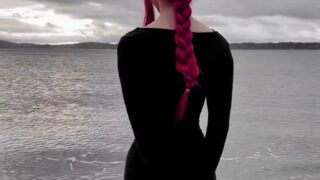 Noemiexlili’s romantic creampie – deep eye contact, no pulling out