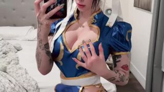 Noemiexlili squats and pees on trail, then fucks behind tree