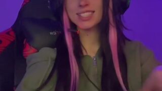 POV foot massage turns into full stroke session with Noemiexlili