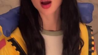 Public pussy rubbing – Noemiexlili caught and doesn’t stop