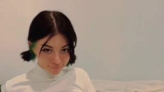 Outdoor squirt – Noemiexlili loses control on hiking trail