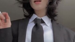 Voyeur-style flash – Noemiexlili looks around then spreads pussy