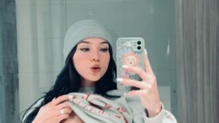 solo nude play Mariana Cruz fingers while leaking