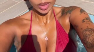 MerMaix public flashing and pussy touch video