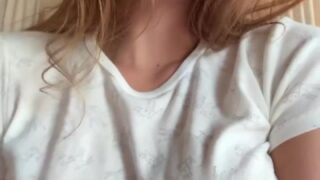 OnlyFans Maligoshik spreads pussy for her fans