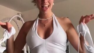 Watch Maligoshik rub oil on her tits and squeeze nipples