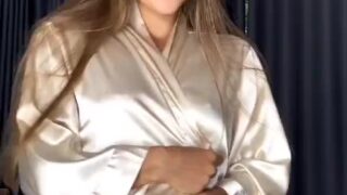 Mermaidua nude on couch, sucking her perky boobs