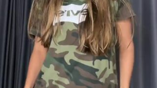 Mermaidua mirror anal tease – nude and oiled up